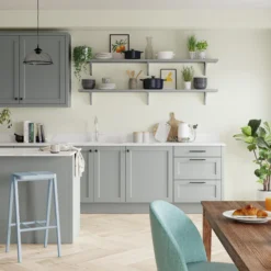 Dulux Easycare Apple White Matt Emulsion Paint, 2.5L -Dulux dulux easycare apple white matt emulsion paint 2 5l5010212640166 05i bq