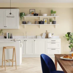 Dulux Easycare Ivory Matt Emulsion Paint, 2.5L -Dulux dulux easycare ivory matt emulsion paint 2 5l5010212623985 05i bq