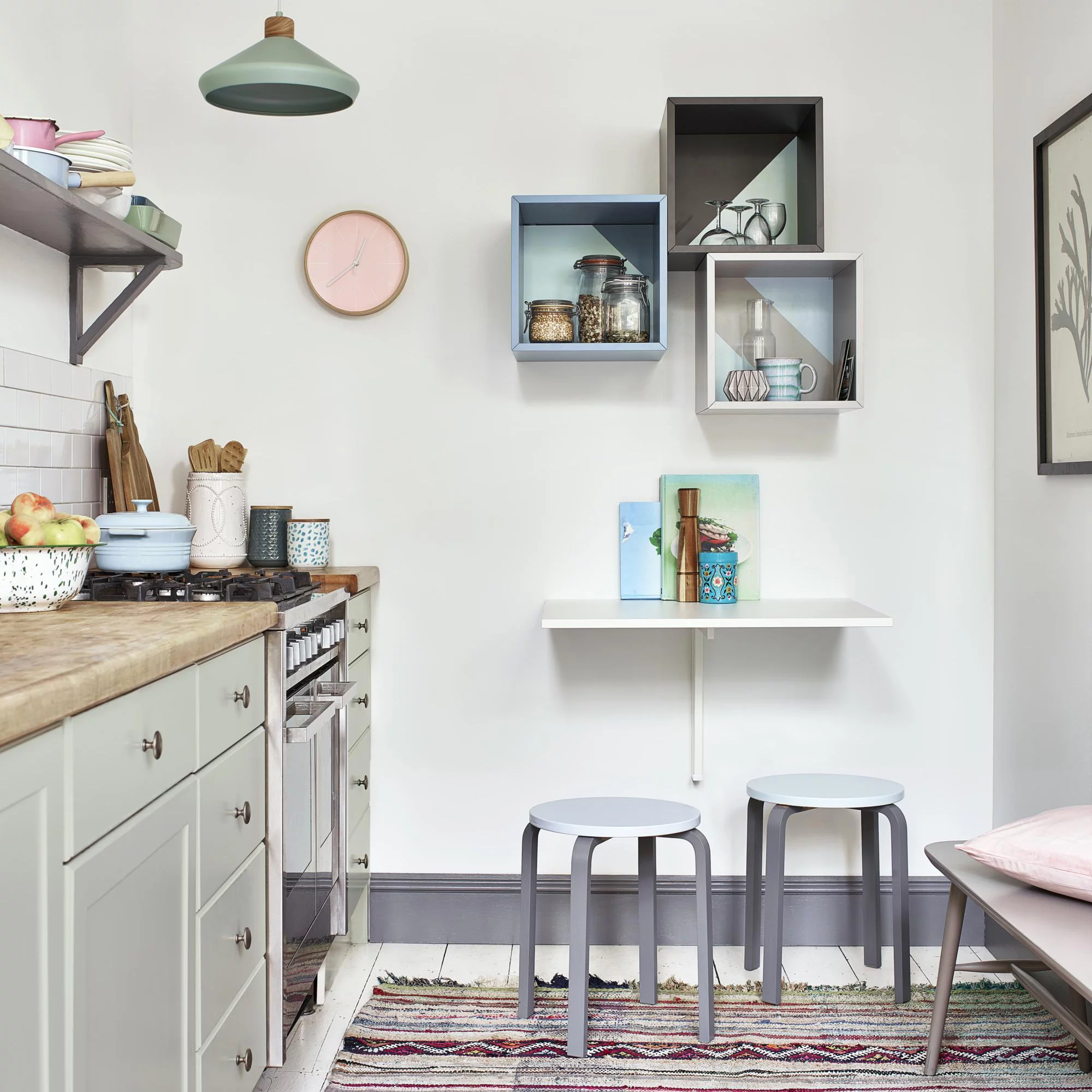 Dulux Easycare White Cotton Matt Emulsion Paint, 5L 3 Dulux Easycare White Cotton Matt Emulsion Paint, 5L - Image 3