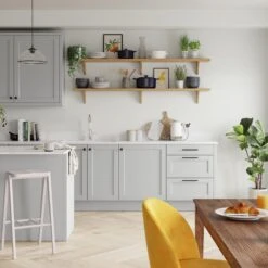 Dulux Easycare White Mist Matt Emulsion Paint, 5L -Dulux dulux easycare white mist matt emulsion paint 5l5010212647912 05i bq