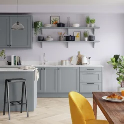 Dulux Natural Hints Violet White Silk Emulsion Paint, 2.5L -Dulux dulux natural hints violet white silk emulsion paint 2 5l5010212464601 05i bq