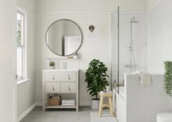 Dulux One Coat Jasmine White Matt Emulsion Paint, 2.5L -Dulux dulux one coat jasmine white matt emulsion paint 2 5l5010212656204 06i