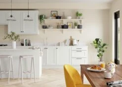 Dulux One Coat Natural Calico Matt Emulsion Paint, 5L -Dulux dulux one coat natural calico matt emulsion paint 5l5010212656495 05i