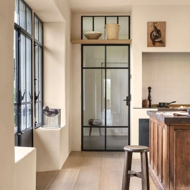 Dulux Trade Magnolia Matt Emulsion Paint, 5L 4 Dulux Trade Magnolia Matt Emulsion Paint, 5L - Image 4