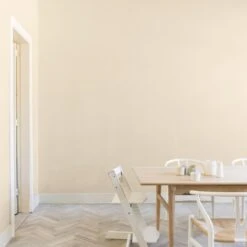 Dulux Trade Magnolia Vinyl Matt Emulsion Paint, 2.5L -Dulux dulux trade magnolia vinyl matt emulsion paint 2 5l5010212100516 02i bq